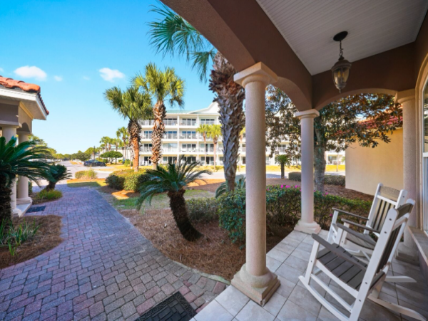Luxurious Coastal Retreat in Miramar Beach - 7-Bedroom Home Near Beach